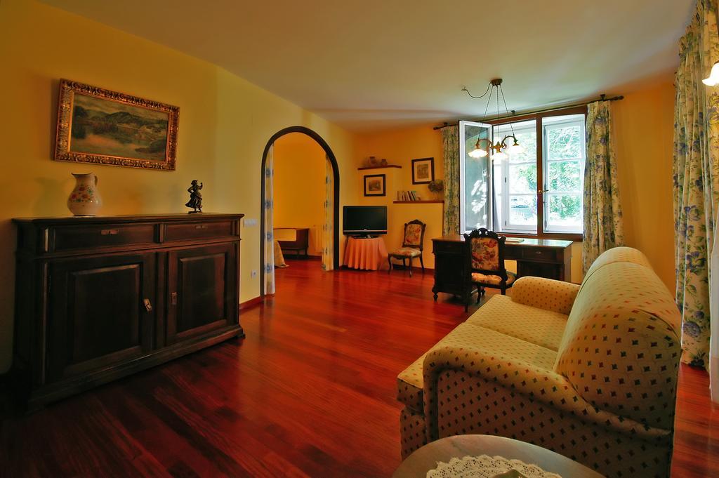 Casa Grande De Trives Bed and Breakfast Puebla de Trives Rum bild